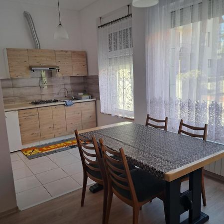 Apartament Nad Jeziorem Ryn Ryn  Buitenkant foto